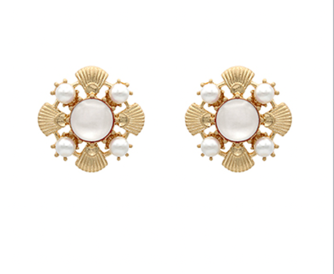 Flower shaped pearl earrings shop